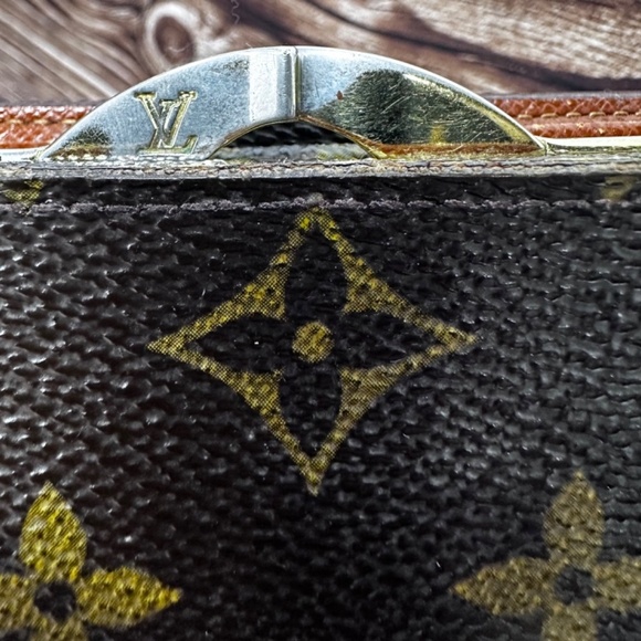 Louis Vuitton Monogram Kisslock Wallet EUC​​ - Picture 6 of 15